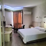 酒店 蕾兹万酒店 Çeşme