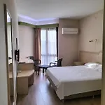 蕾兹万酒店